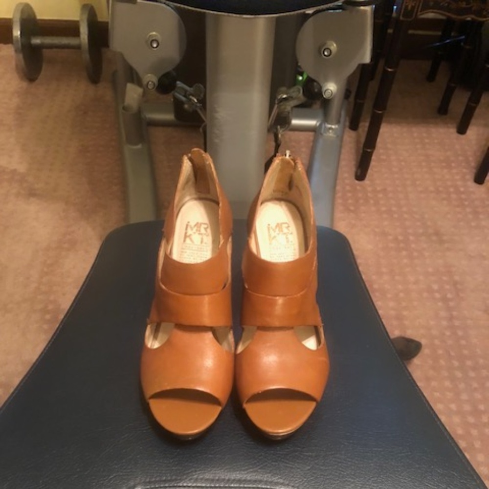 MRKT Cleo Sandals Luggage Wedge Platform Size 6